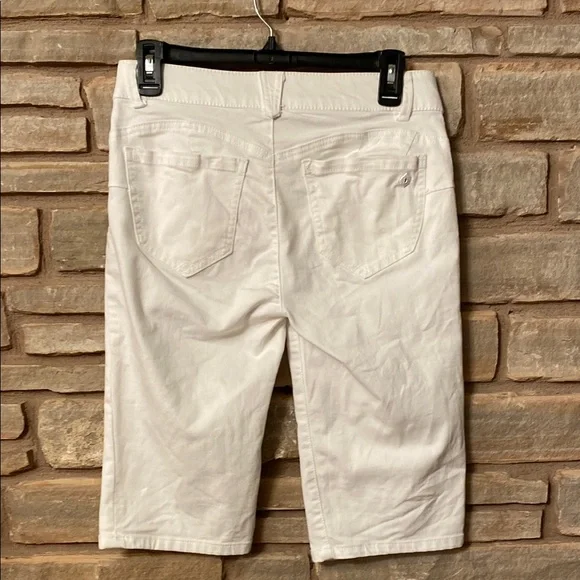 Democracy Stretch, Straight Leg Skimmer Fray Hem Jeans Size 2P - Picture 7 of 9